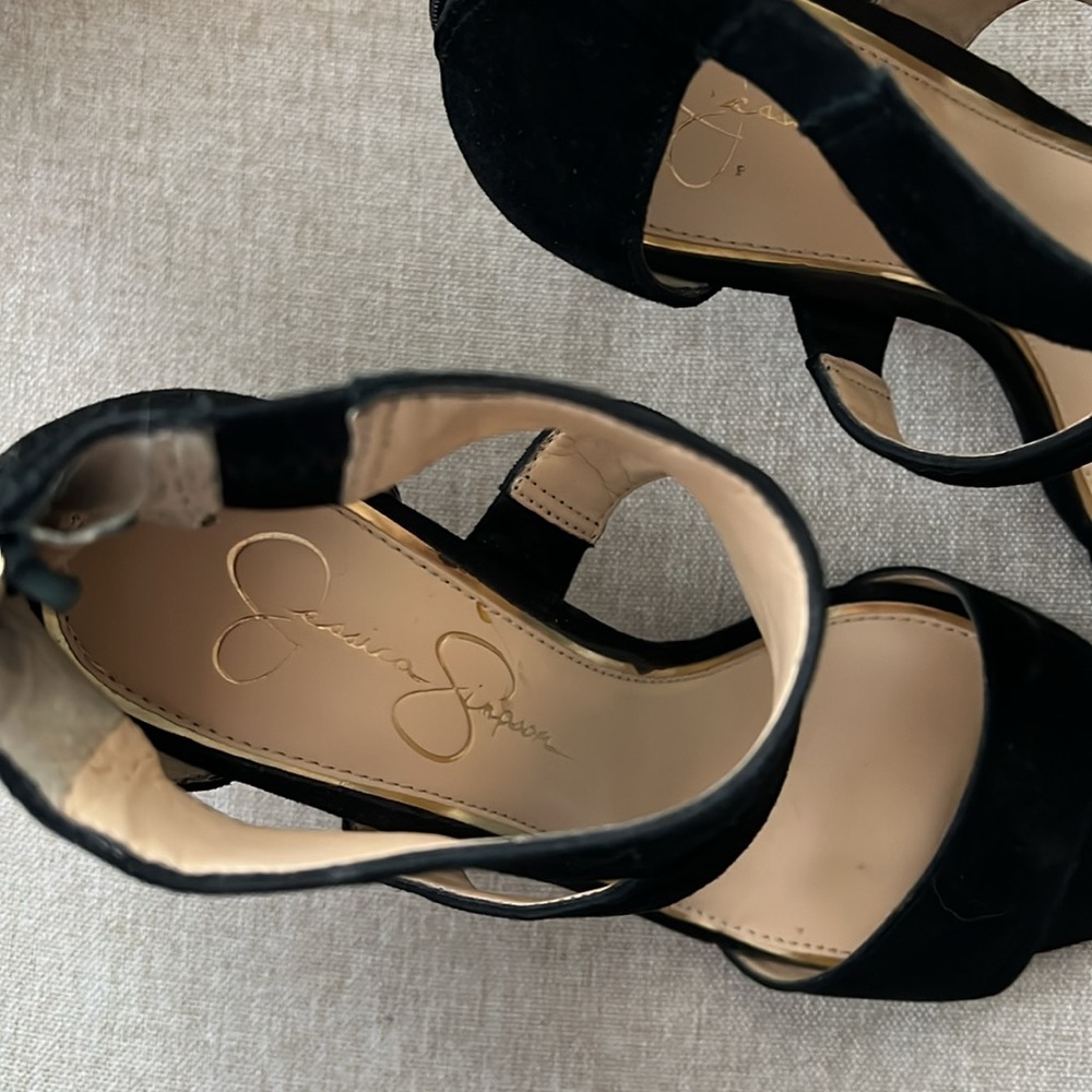 EUC Jessica Simpson black brushed leather heels zip back 9 - Picture 2 of 6
